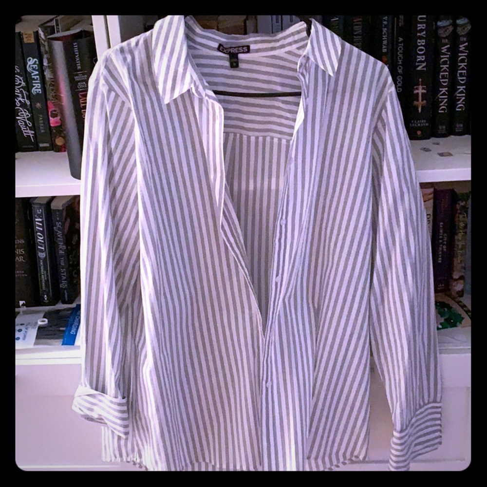 Express buttown down never worn size Large